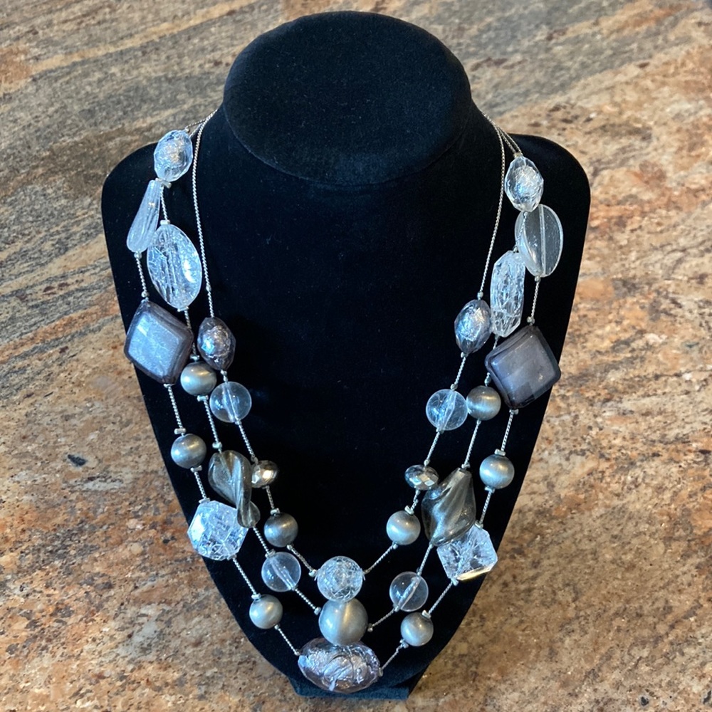 Like new! Cute 18” gray and silver beaded layered necklace